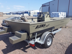 Alumacraft Tracker bass boat